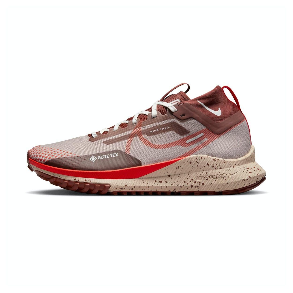 Nike React Pegasus Trail 4 Gore-Tex Men's Trainers DJ7926 (Diffused Taupe/Dark Pony/Sail/Picante Red 200), Diffused Taupe Dark Pony Sail Picante Red, 13