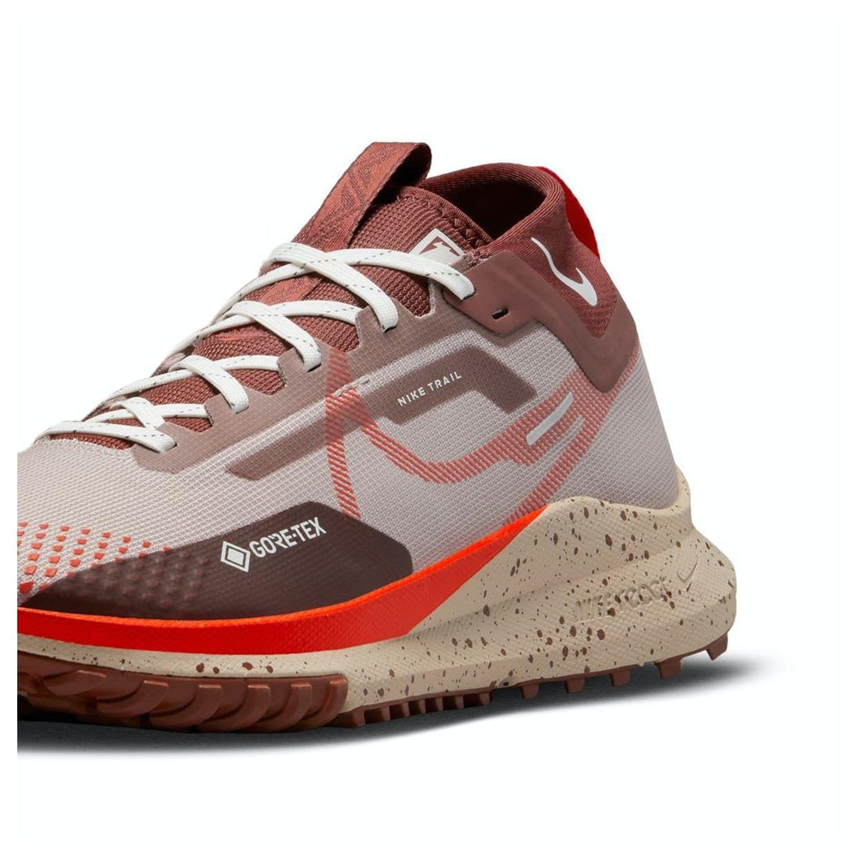 Nike React Pegasus Trail 4 Gore-Tex Men's Trainers DJ7926 (Diffused Taupe/Dark Pony/Sail/Picante Red 200), Diffused Taupe Dark Pony Sail Picante Red, 13